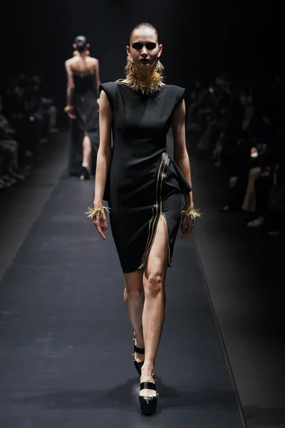 Look 3